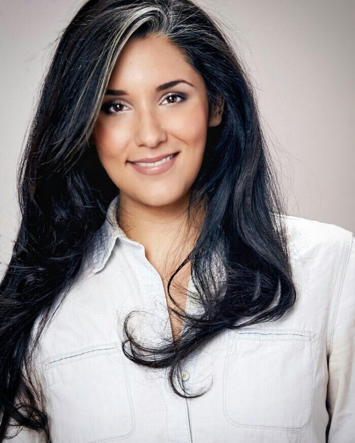 #MySchwarzkopf headshot. Lucky duck to get to try the new line of retail products AND have someone else blowdry my curls to smooth perfection. Anna, you've got some biceps.
hair & 💄: talented & hilarious @annabarseghian
📷: the lovely & humble @gaborjurina