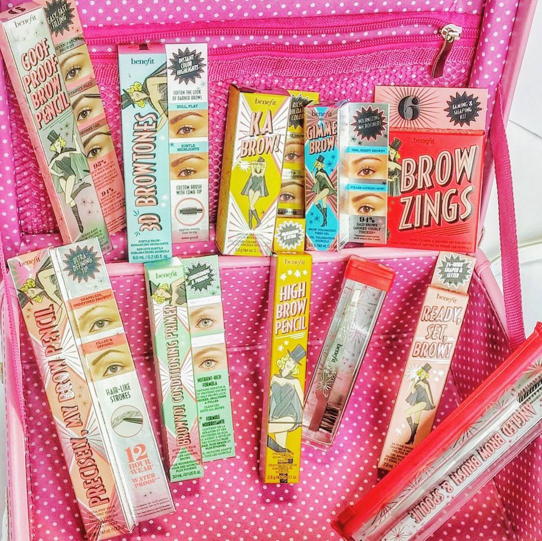 It's heeereeeee! The NEW Benefit Brow Collection is finally here! This insane *full* collection of brow stylers, fillers, colour...ers (and more) is out today! More info is avail. on a new insta account dedicated to the collection @highbrow_benefitcosmetics
My current <3: 3D Browtones - an eyebrow hair highlighter!