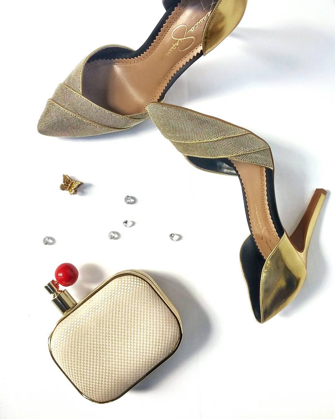 Last post for this #WeddingWednesday...
Throw back to 3 items that kept me going on my wedding day:
My @jessicasimpsonstyle pumps... these were shoe 2 of 2 for the eve
The ever adorable, constantly complimented on @mindesign_ca perfume bottle shaped clutch that held my lipbalm, eyeliner, and a little sanity at the bottom
@zivadesigns keepsake for my something old, from early high school years, it still makes me tear up <3