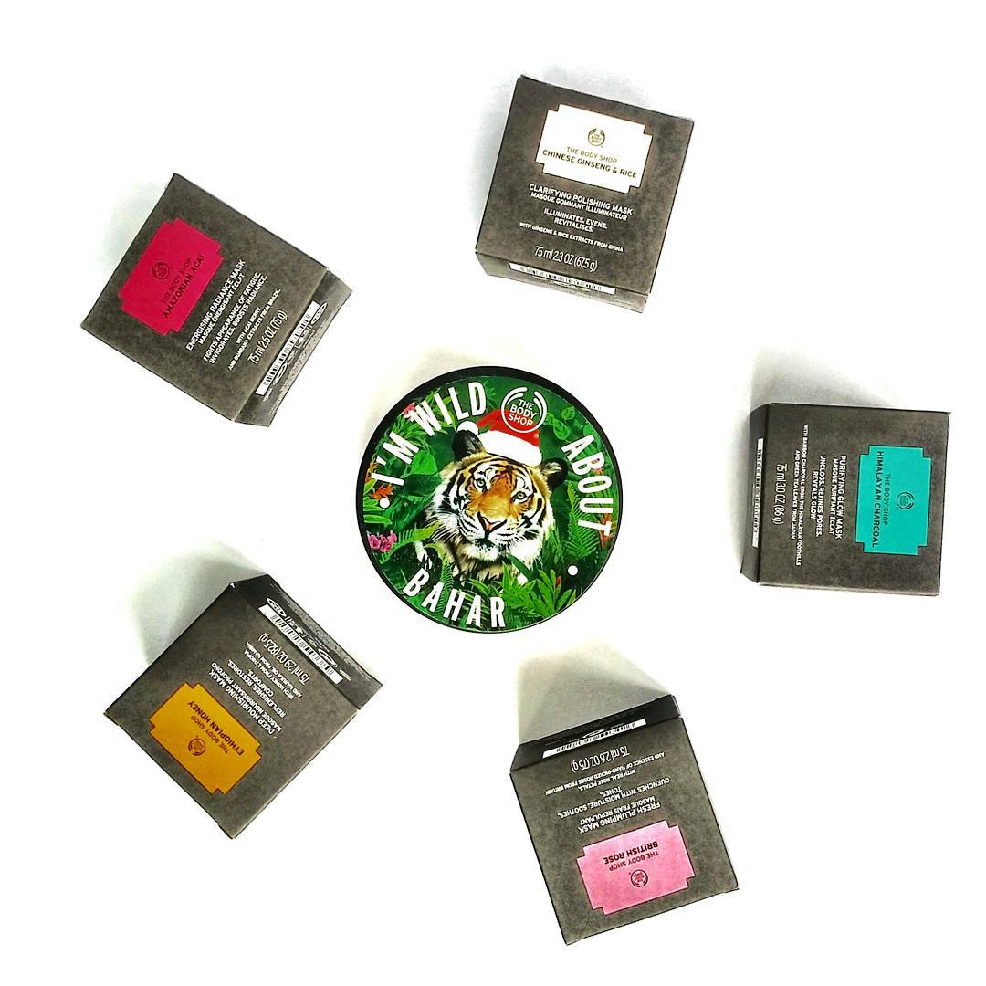How I feel abt this brand can be summed up in how a typical high school first ❤ phone call comes to an end: you hang up... No *you* hang up... No you! 😍
@thebodyshop launches these 5 new masks in Sept. Clockwise from top: - Chinese Ginseng & Rice Clarifying Polishing Mask
- Himalayan Charcoal Purifying Glow Mask
- British Rose Fresh Plumping Mask
- Ethiopian Honey Deep Nourishing Mask
- Amazonian Acai Energizing Radiance Mask