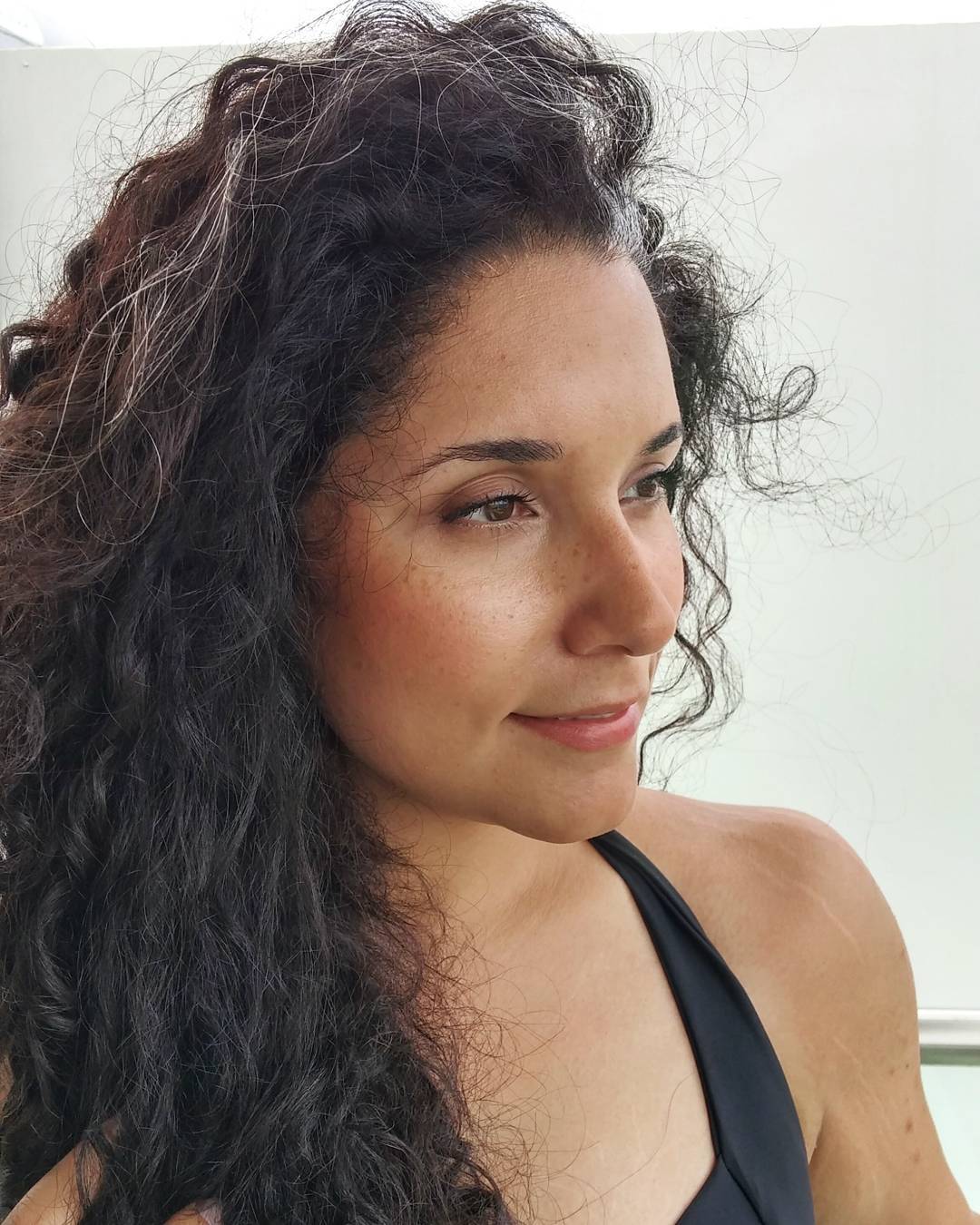 Yes... sometimes I wear makeup at the beach. Face breakdown of what I'm sporting & what works best when dealing with sand, wind and surf
🌴 🌊🌞💄 Face: @neutrogena ultra sheer face spf 60
Eyes: @elfcosmetics waterproof lengthening & volumizing mascara (bargain @ $4!)
Eyes: @stilacosmetics aqua glow serum concealer
Brows: @essence_cosmetics lash&brow gel mascara in clear
Cheeks: @benefitcanada Cha Cha cheek & lip stain
Lips: @niveacanada sun soleil lip balm spf 30
