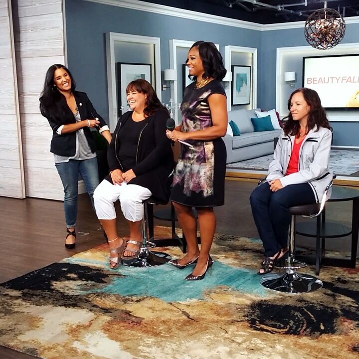 Sneaky-peaky of today's #BeautyFall beauty trends segment on @citylineca starting now! @thetracymoore & I chat the simplest and most wearable beauty looks for Fall w/ quick how-to's.
Also an audience makeover w/ makeup by me & hair by the lovely Jeffrey Altenburg of #ShampooPlanet!