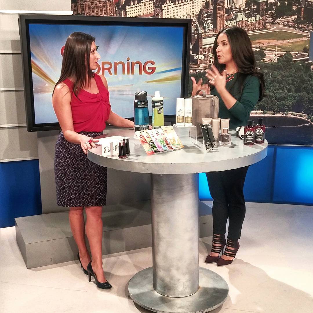 Hand talker extraordinaire on @ctvottawamorninglive dishing out all the Fall beauty trends (incl. you men out there)! From natural textured hair to great skincare to grooming essentials, the lovely Lianne and I discussed it all, in exactly 5 min!
Btw, #Ottawa, I ❤ you.