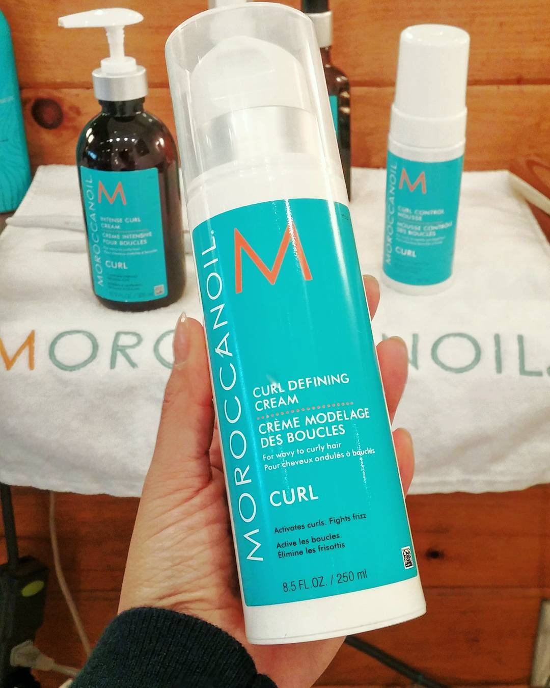 Got curls? Then get this: latest launch from @moroccanoil is all abt those waves & curls! The curl defining cream is both styling heaven & next-day revival! Lots more products in the line up - check them out online!
#ArganEveryDay